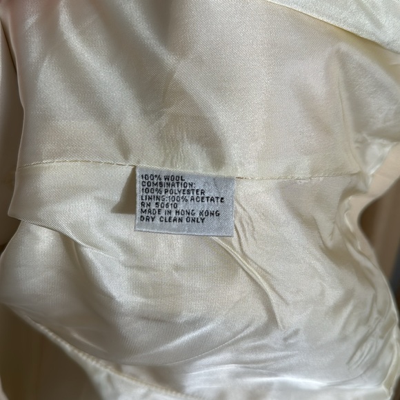 Vintage pearl lined suit - Picture 4 of 4